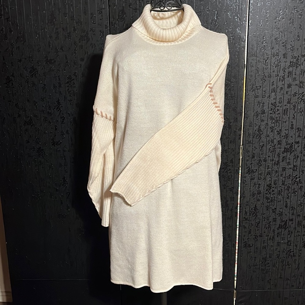 Turtleneck 30% Wool… Cream/beige… with brown suede sleeve enhancement